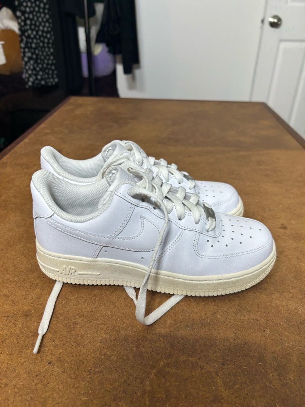 NIKE AF White Low-Top Air Force 1 Sneakers w/Box US 6.5 - Picture 3 of 12